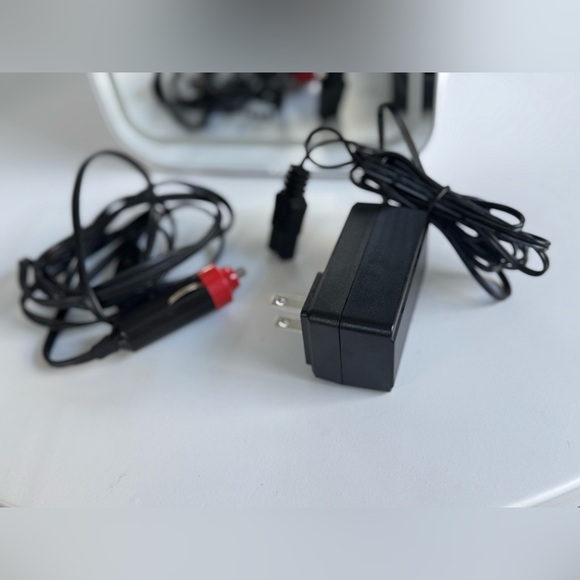 SKINCARE FRIDGE WITH AN LED-lighted mirror door. - Picture 7 of 7